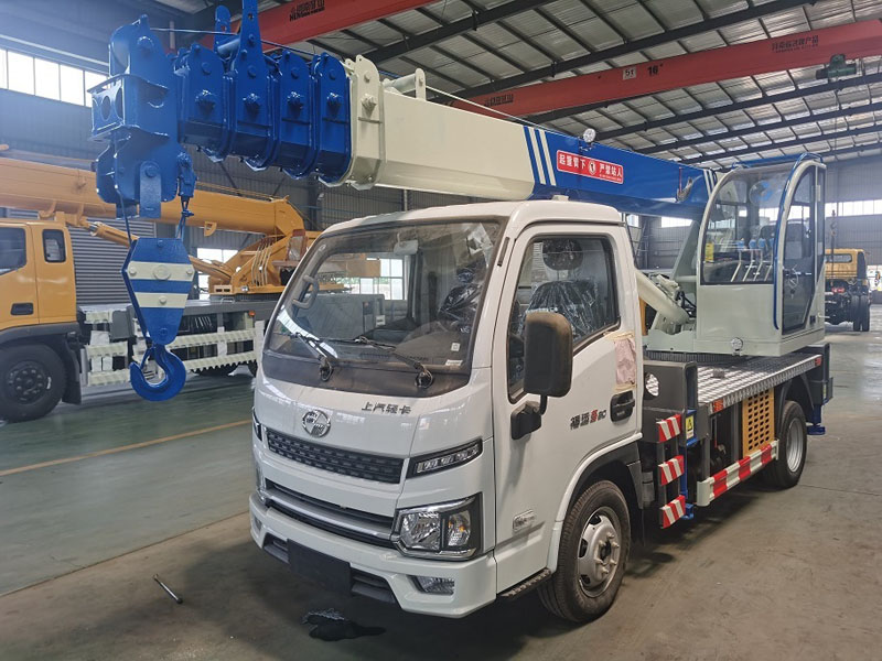 上汽藍牌吊車